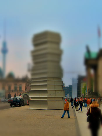 "Ein Bücherturm mit Tilt Shift", Foto © Friedhelm Denkeler 2006
