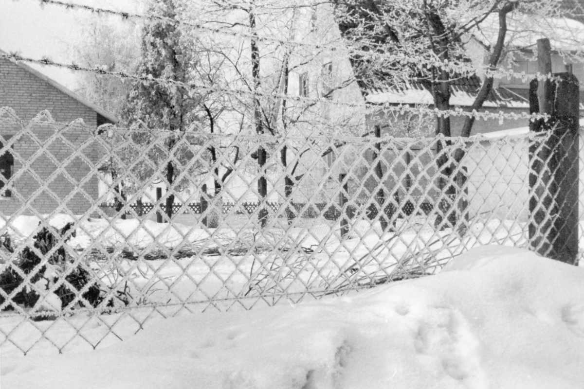 »Winteridylle in Westfalen«, Varl Nr. 264, 1963, aus dem Portfolio und Künstlerbuch »Erinnerungen – Ein Leben in Bildern«: »Jugend in Westfalen 1957 bis 1966«: »Der Jahrhundertwinter in Westfaleni«