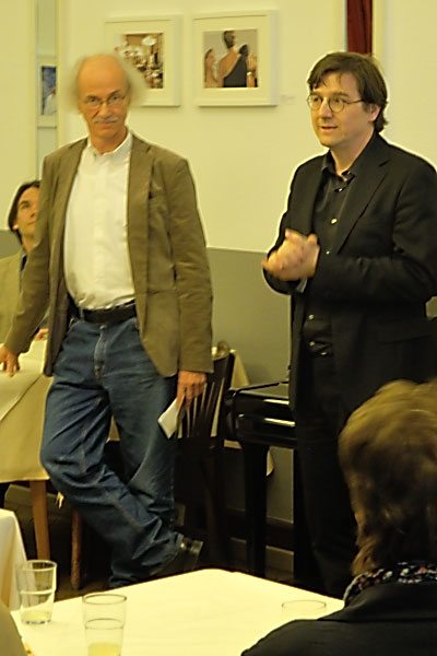 Enno Kaufhold und Joachim Rissmann bei der Ausstellungseröffnung, Foto © Friedhelm Denkeler 2013