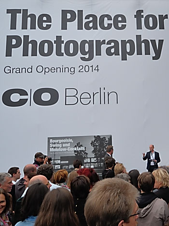 "Open-Air-Ausstellung von C|O vor dem Amerika-Haus", Foto © Friedhelm Denkeler 2013