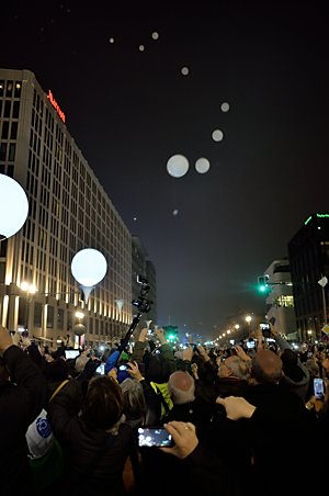 "Die Lichtgrenze am Potsdamer Platz", Foto © Friedhelm Denkeler 2014