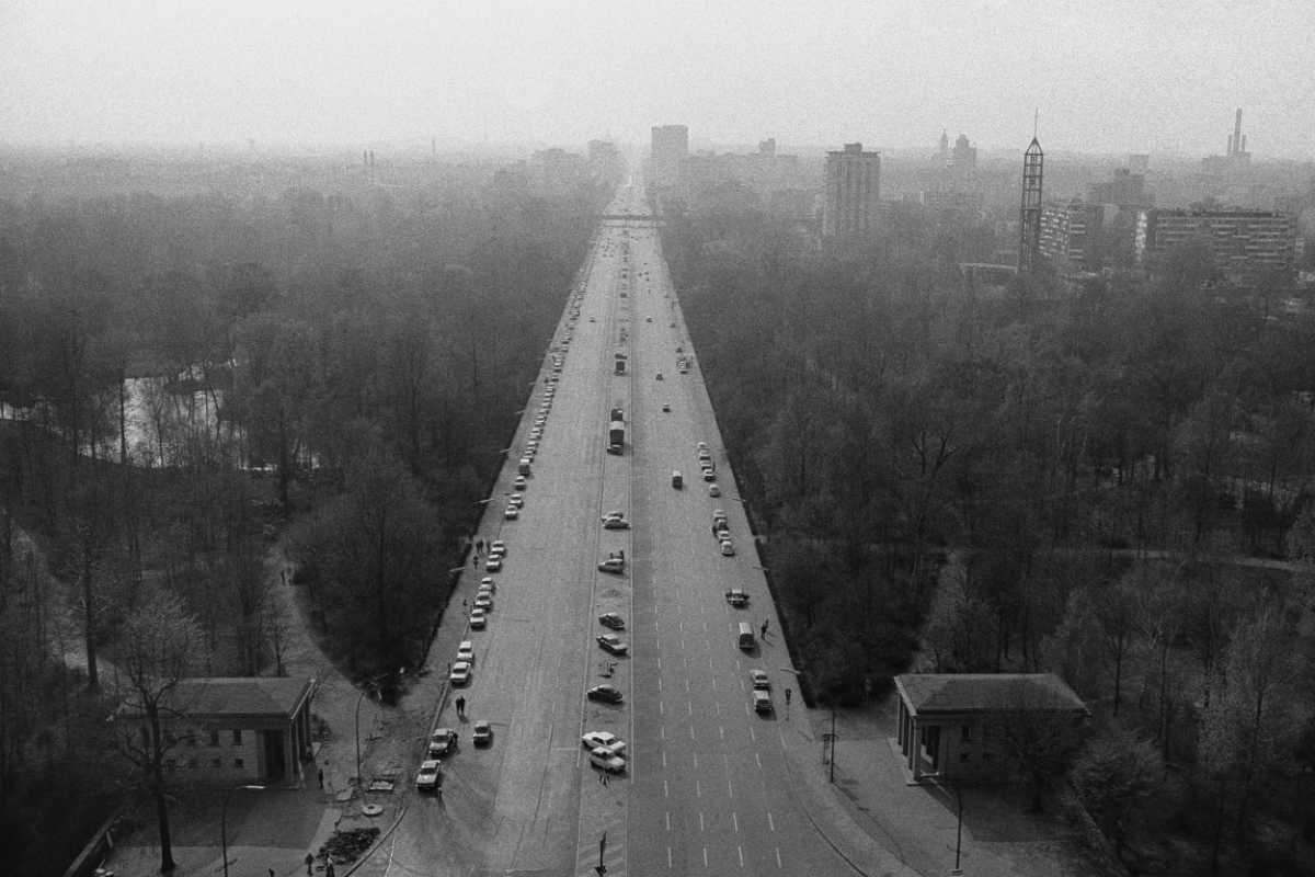 »Blick von der Siegessäule auf die Berliner Ost-West-Achse Richtung Westen«, Foto © Friedhelm Denkeler 1976
