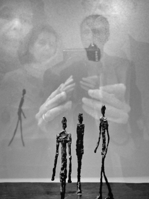 "Selbst 2+3 mit Giacometti 3+1" (Berggruen-Museum, Berlin), aus "Schatten und Spiegel", Foto © Friedhelm Denkeler 2013