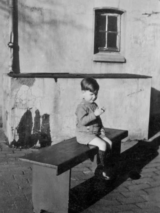 »Meine erste Zigarette vor dem Regenwasser-Bassin«, 1950, Archiv © Friedhelm Denkeler