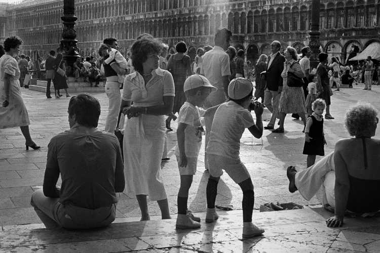 Markusplatz» (Venezia ’79 la Fotografia«), aus dem Portfolio »Bilder einer Ausstellung – Versuch einer Rekonstruktion«, 1980, Foto © Friedhelm Denkeler 1979