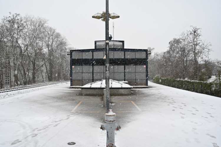 »S-Bahnhof Rathaus Steglitz im Schneetreiben«, Foto © Friedhelm Denkeler 2021