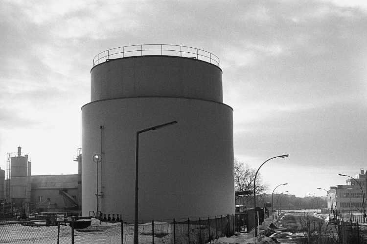 »Tanklager am Sieversufer«, Foto © Friedhelm Denkeler 1979