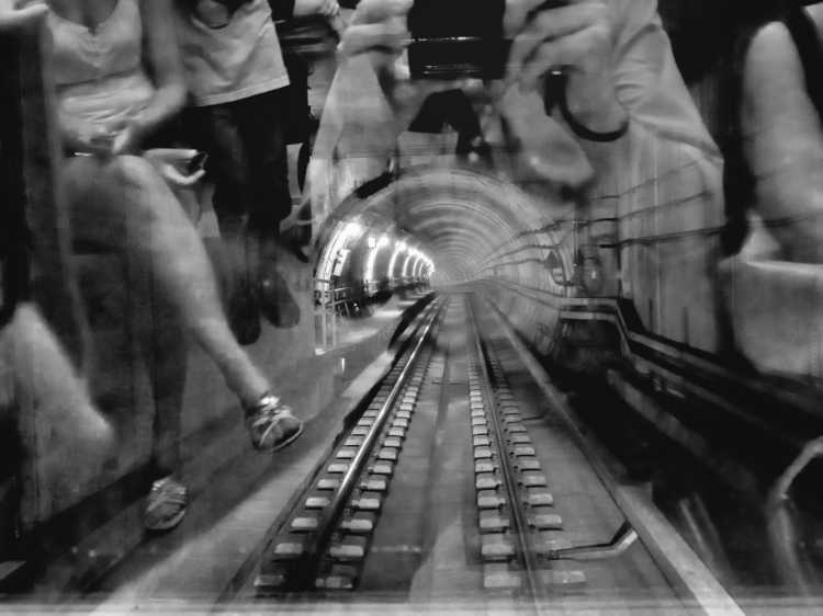 »In der führerlosen U-Bahn», Kopenhagen, Berlin, aus dem Portfolio »Schatten und Spiegel», Selbstbildnisse 1976 bis 2020, Foto © Friedhelm Denkeler 2011