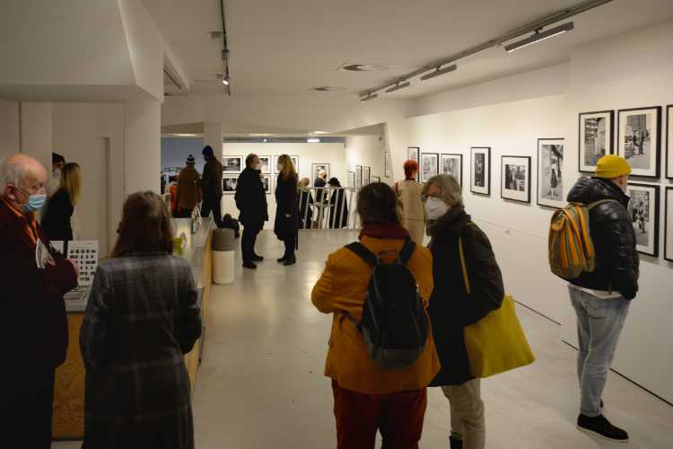 Ausstellungseröffnung in der Freelens-Galerie, Hamburg, 25. November 2021, Foto © Friedhelm Denkeler 2021