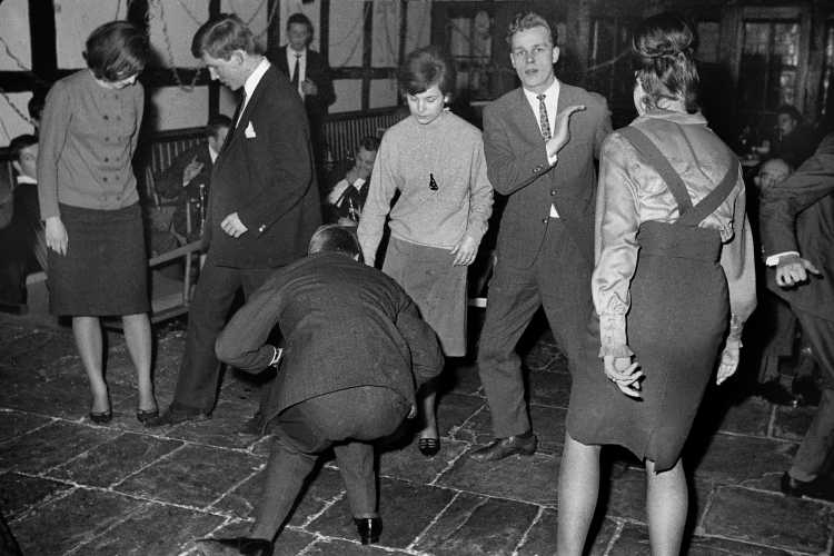 »Twist im Jugendclub in Vlotho«, Foto © Friedhelm Denkeler 1964