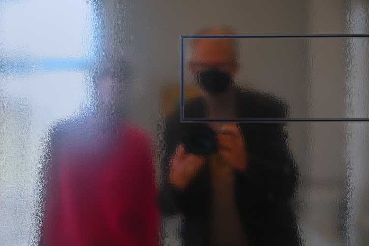 »Gerhard Richter bei der Arbeit«, gefunden in der Ausstellung »Magische Spiegelungen«, Johann Erdmann Hummel, Alte Nationalgalerie, Berlin, Foto © Friedhelm Denkeler 2022