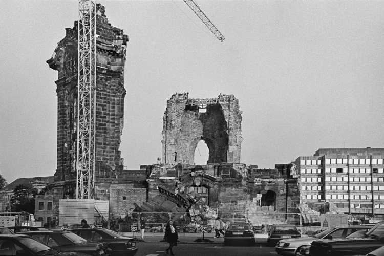 »Die Trümmer der Dresdener Frauenkirche«, Foto © Friedhelm Denkeler 1994